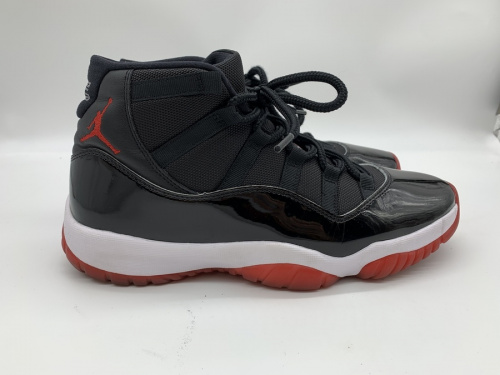 JORDAN11のBRED