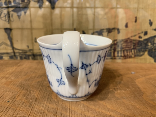 洋食器のハイハンドルマグカップ