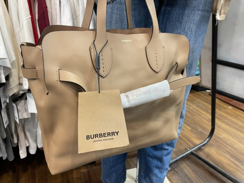 BURBERRYのナイキ
