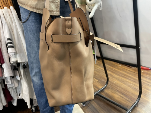 バッグのハンドバッグ