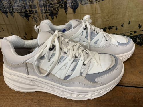 スニーカーのWhite Mountaineering