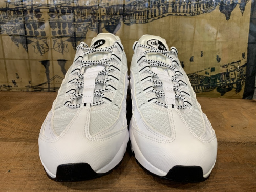 スニーカーのNIKE