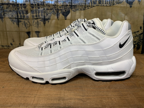 ナイキのAIR MAX 95