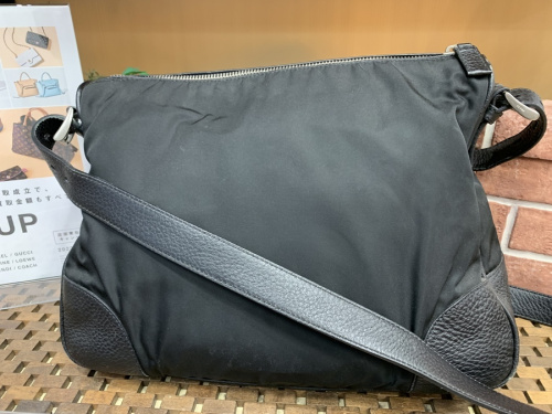 バッグのショルダーバッグ