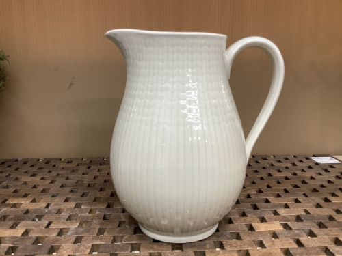 洋食器の水差し