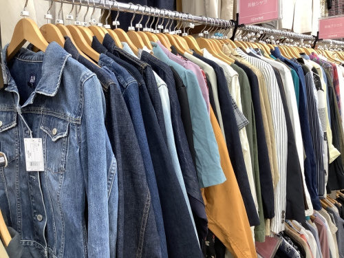 ジャケットのニット