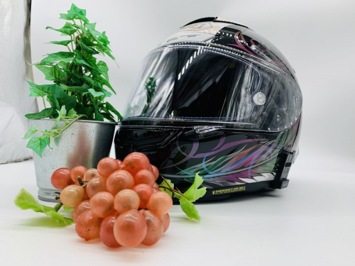 ヘルメットのフルフェイス