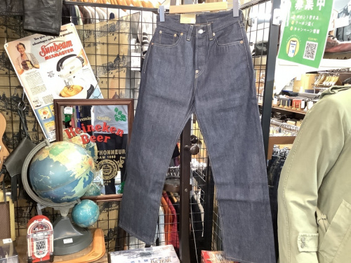 デニムパンツのLevi's