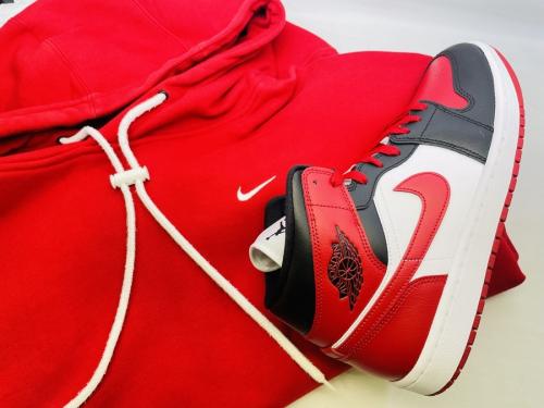 靴のスニーカー