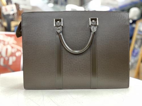 ビジネスバッグのLOUIS VUITTON