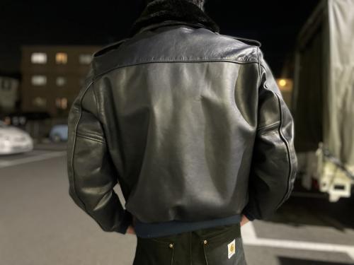 ジャケットのボンバー レザージャケット