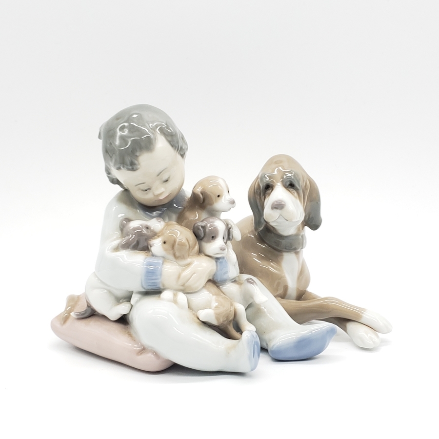 人も犬も皆仲良し！リヤドロのフィギュリン「みんなともだち」【三鷹店