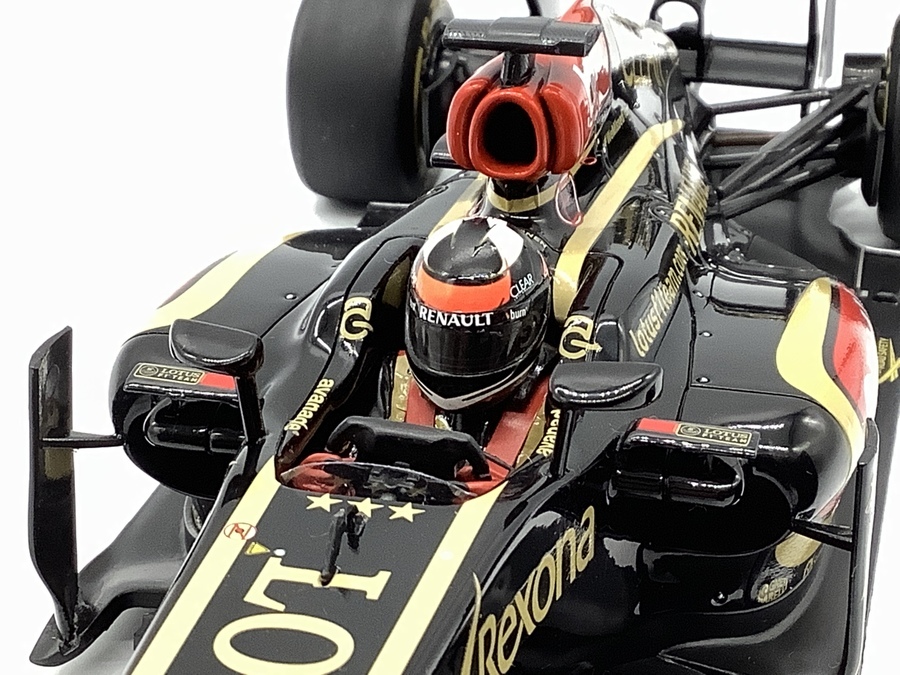 ミニチャンプス　1/18 キミ　ライコネン スマホで購入】キミライコネン2013優勝モデルのミニカー展示販売中
