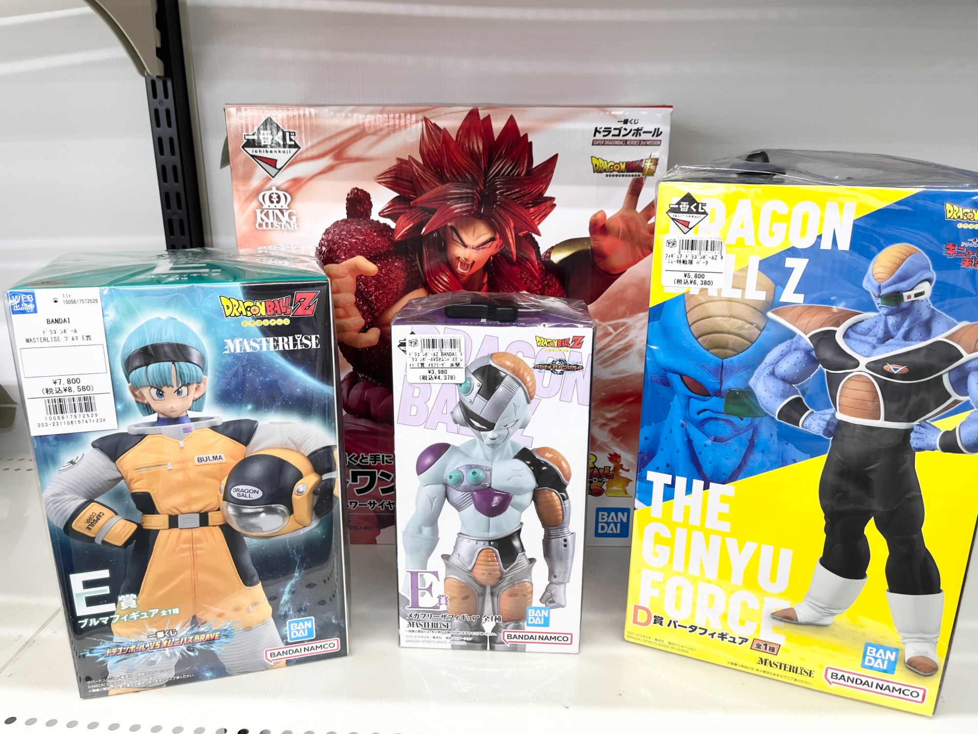 三鷹店のフィギュア売場をご紹介！！！ 人気アニメのフィギュア大量