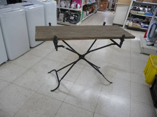 家具・インテリアのテーブル