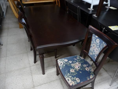 家具・インテリアのダイニングテーブル