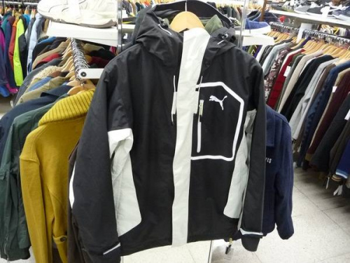 ジャケットのPUMA