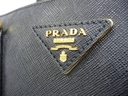 バッグのプラダ(PRADA)