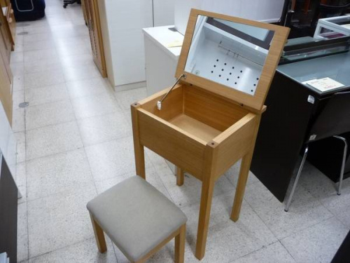 家具・インテリアのドレッサー