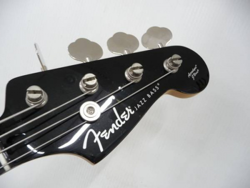 FENDERのベース