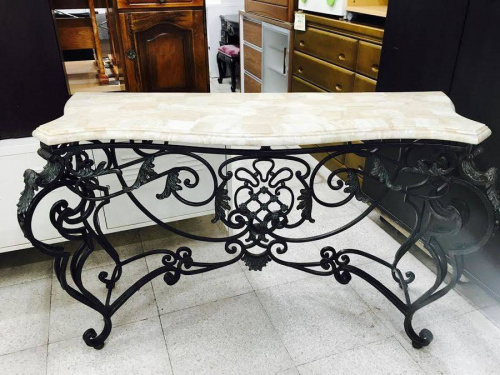 家具・インテリアのテーブル