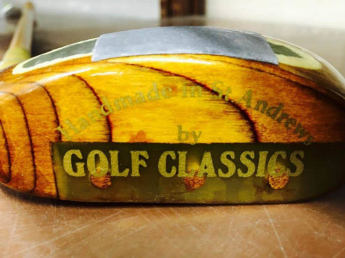 スポーツ用品のゴルフ