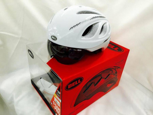 スポーツ用品のヘルメット