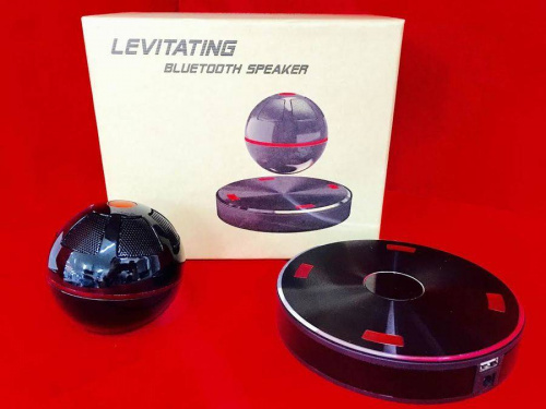 スピーカーの浮かぶスピーカー