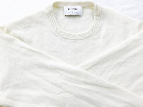 ニットのカシミア