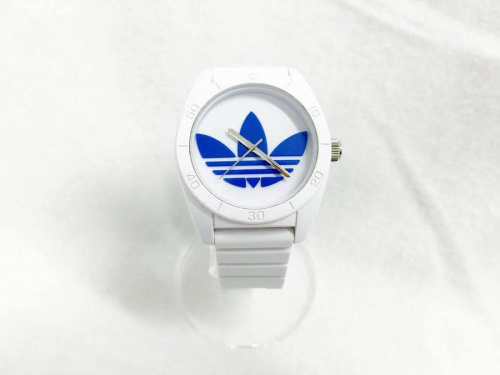 腕時計のアディダス（adidas）