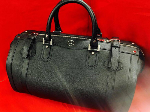 ブランド・ラグジュアリーのGOLD PFEIL