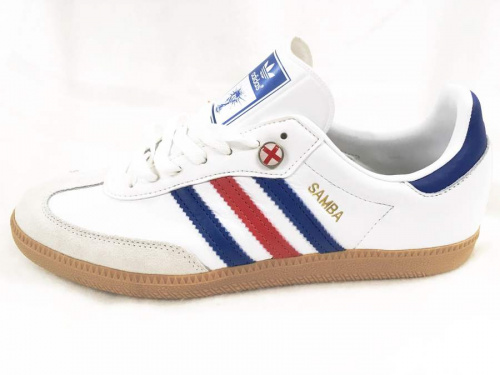 シューズのアディダス