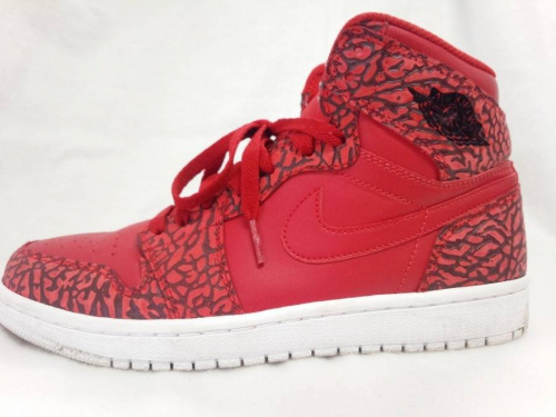 スニーカーのナイキ（NIKE）