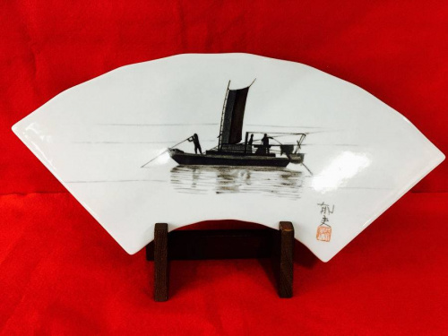 平山郁夫作『太湖に浮かぶ漁船』の飾り皿を買取入荷しました！！【三鷹