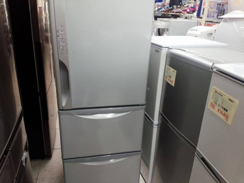 HITACHIの3ドア冷蔵庫