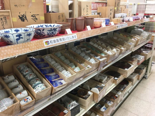 清閑寺窯の赤絵四方入角香合