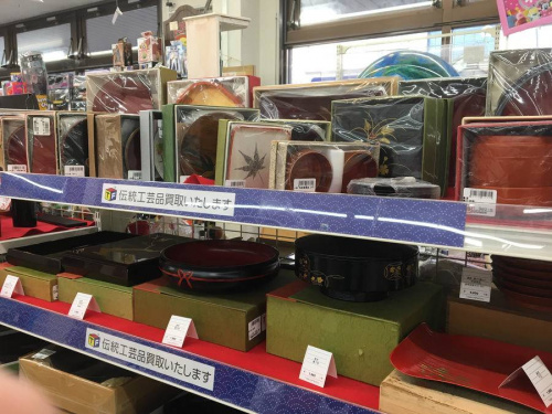 鉄仙彫の木製漆器