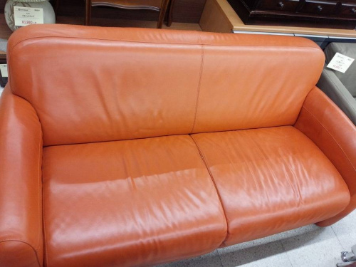 ソファーのINCANTO