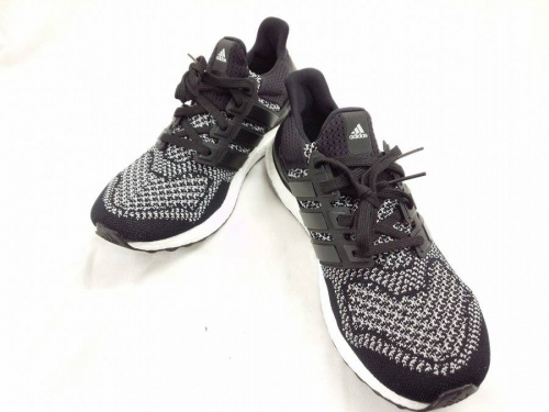 アディダス（adidas）のシューズ