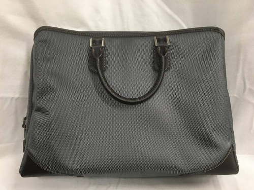 メンズファッションのブリーフケース