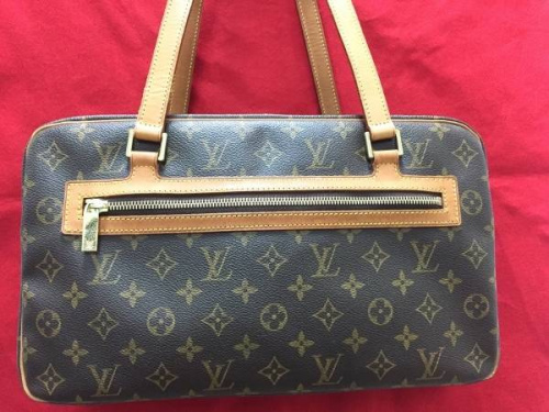 ショルダーバッグの三鷹ファッション