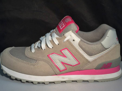 スニーカーのニューバランス（new balance）