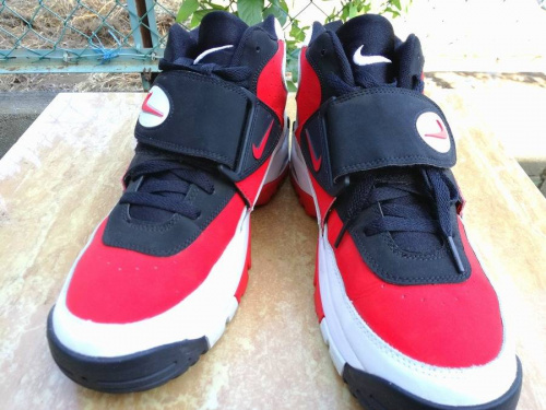 スニーカーのナイキ（NIKE）