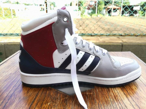 アディダス(adidas)の三鷹ファッション