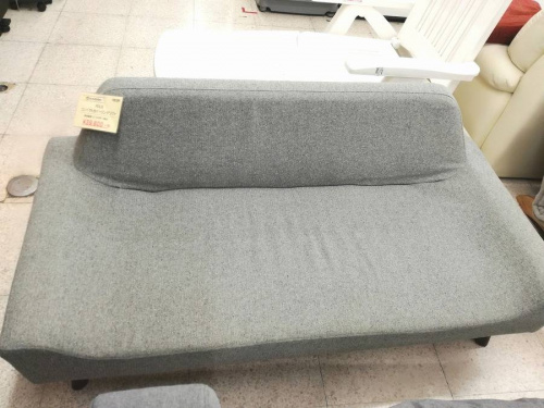 ソファーのPOLIS