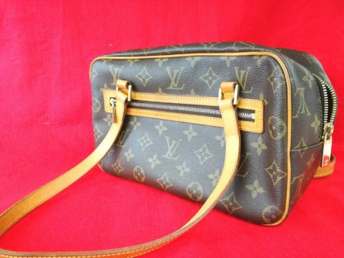 バッグのルイ・ヴィトン