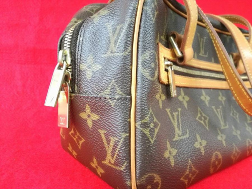 ブランド・ラグジュアリーのルイヴィトン（LOUIS VUITTON）