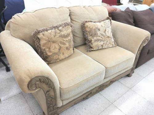 ソファーのASHLEY FURNITURE