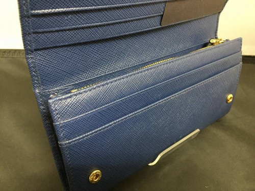 財布のプラダ(PRADA)