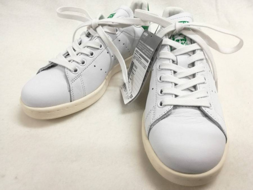 アディダス（adidas）のスタンスミス